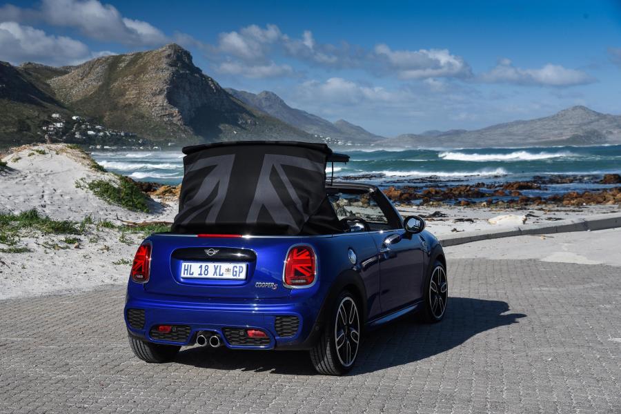  Mini Cooper S Cabrio (F57) 2018 года  (ZA) (фото 24 из 35)